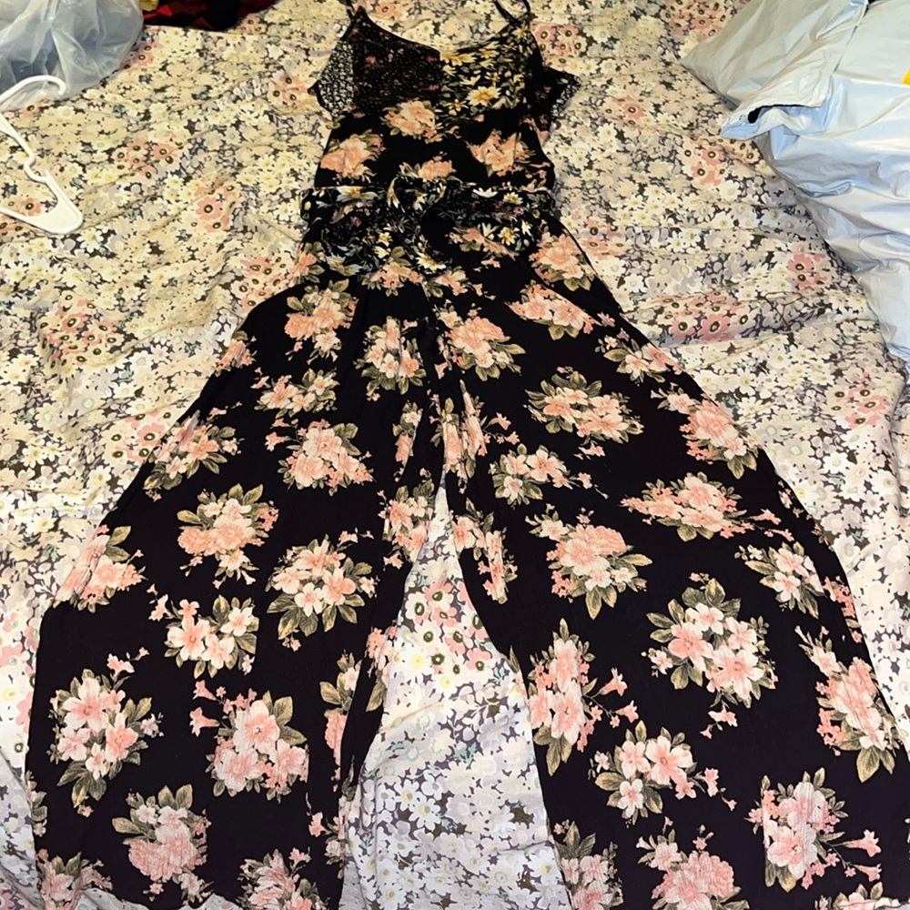 Women’s American Eagle outfitters black floral spaghetti strap pants jumpsuit
